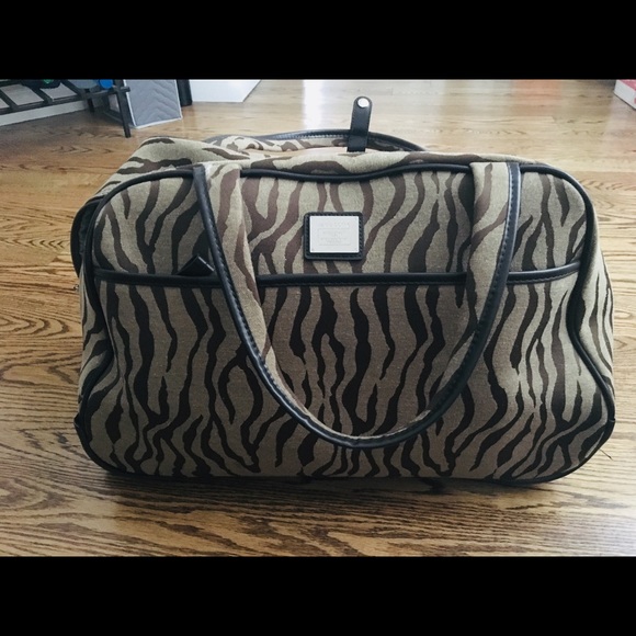 liz claiborne rolling luggage